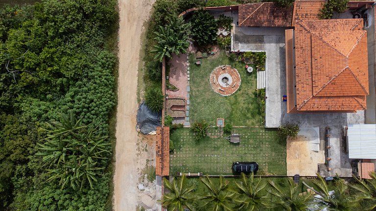 Acesso à Praia - Casa Rústica em Meio à Natureza